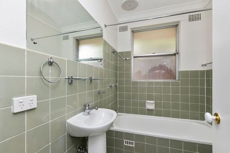 Stylish Two Bedroom in the Heart of Summer Hill - Photo 2