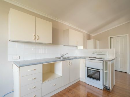 Three Bedroom Family Home - Photo 4