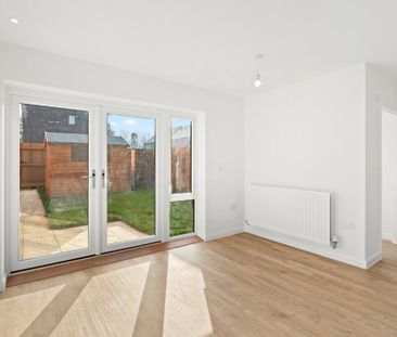 3 bedroom semi-detached house to rent - Photo 3