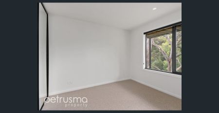 Executive Town House - Photo 4