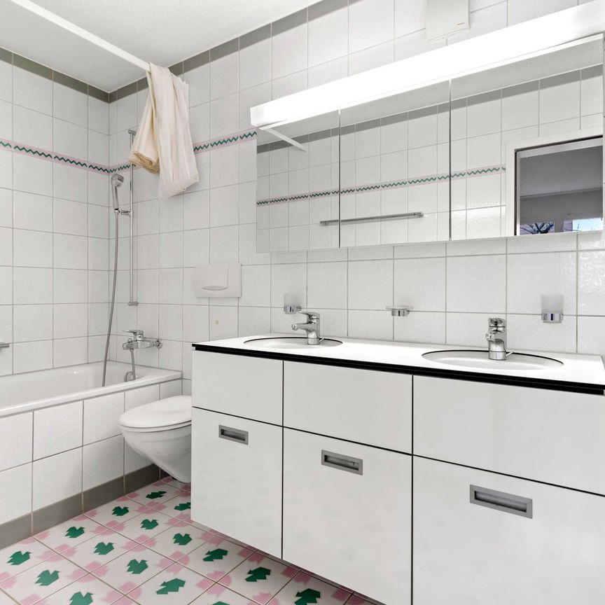 Generous living in a 5½-room terraced house in direct proximity to the lake - Photo 1