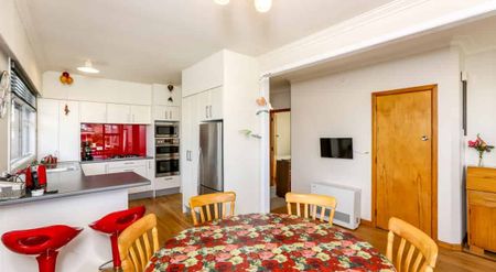 Very lovely 3 bedroom, 1 bathroom home - Photo 3