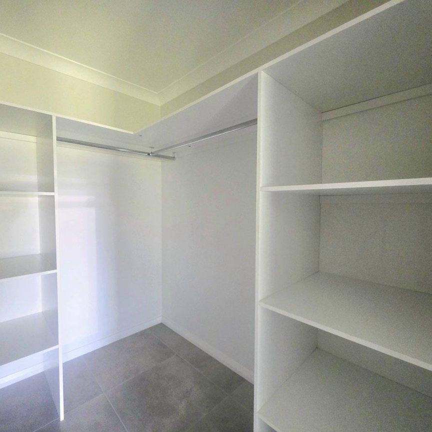 Modern Four Bedroom Family Home - Photo 1