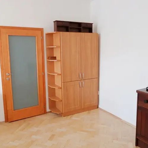 Pronájem plně vybaveného cihlového bytu 1+1 o výměře 52,3 m - Photo 1