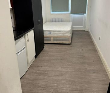 Studio to rent - Photo 4