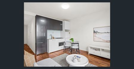 Fully Furnished 2-Bedroom, 2-Bathroom Apartment with 2 Balconies –Prime Carlton Location - Photo 2