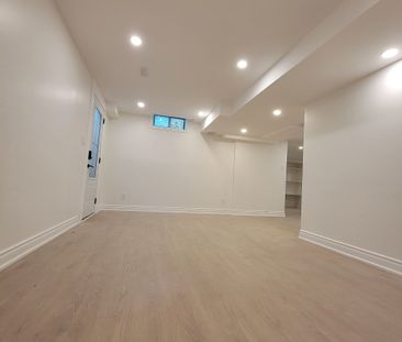 For Lease - 14 Eves Court, Newmarket, Ontario - Photo 2