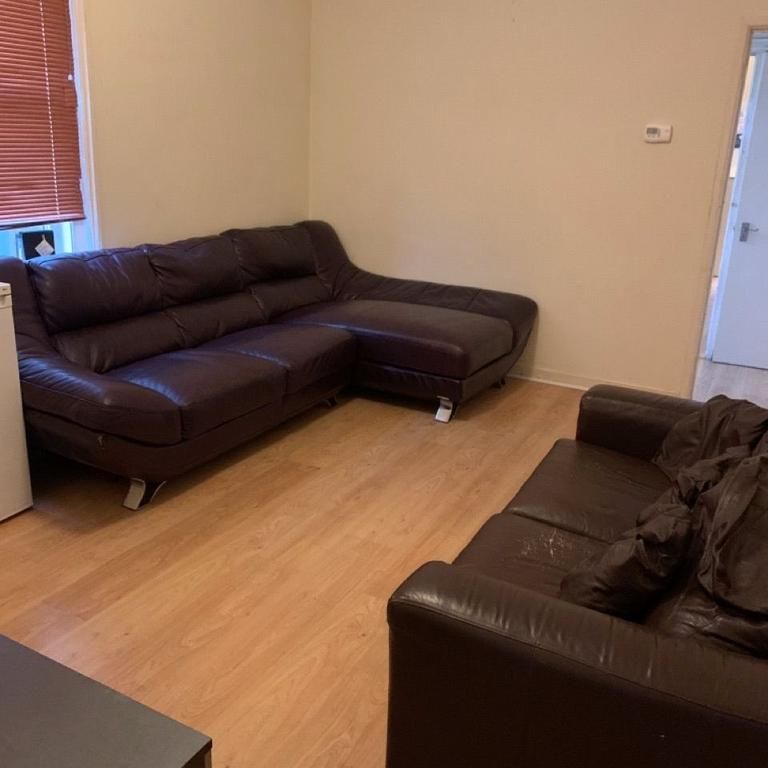 5 bedroom semi-detached house to rent - Photo 1