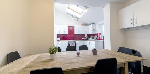 8 bedroom terraced house to rent - Photo 2