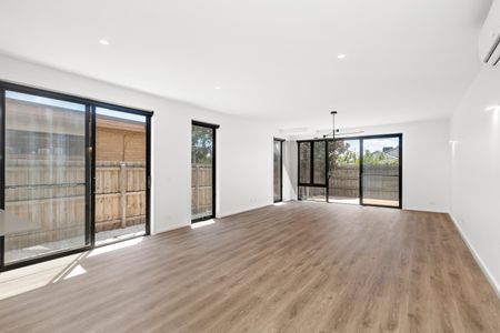 57a Castlewood Street, Bentleigh East VIC 3165 - Townhouse For Rent | Domain - Photo 2
