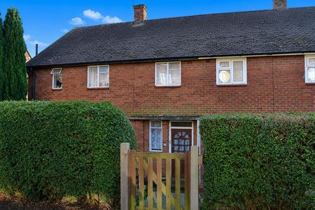 Redcar Road, Romford RM3, London - Photo 5
