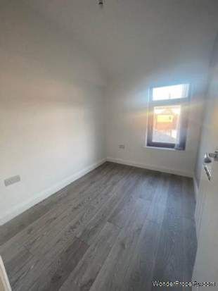 3 bedroom property to rent in Belfast - Photo 4