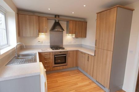 3 bedroom semi-detached house to rent - Photo 4