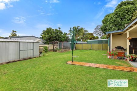 19 Edward Street, TAMWORTH NSW 2340 - Photo 2