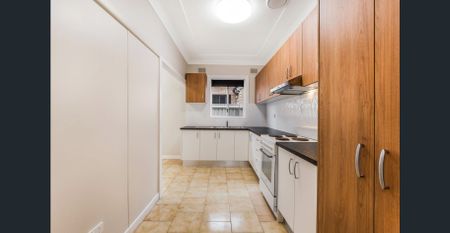 Neat & Tidy 2 Bedroom Home - Photo 3