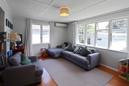 Situated in a highly sought after area, welcome to 66 Rata Street! - Photo 4