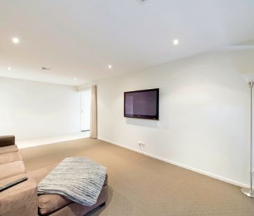 Stylish and Spacious 4 Family Home in Prime Position - Photo 4