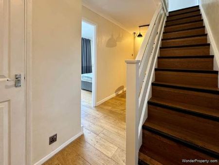 3 bedroom property to rent in London - Photo 4