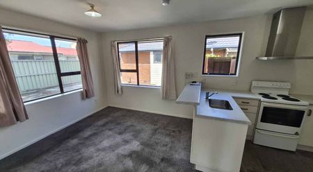 Handy location - Photo 3