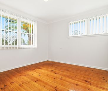 Freshly Repainted Family Home - Photo 2