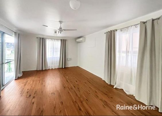 3 BEDROOM HOME MORANBAH - Photo 1