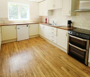 4 bedroom detached house to rent - Photo 3