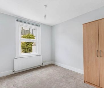 4 bed semi-detached to rent - Photo 5