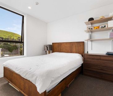 Bright and warm unit with a secure carpark - Photo 6