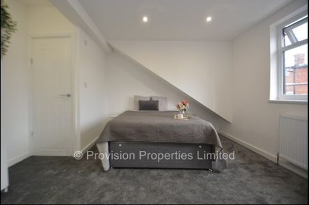 6 Bedroom Student Properties Leeds - Photo 4