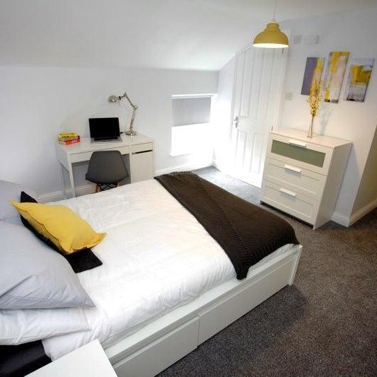 1 bedroom in a house share to rent - Photo 1