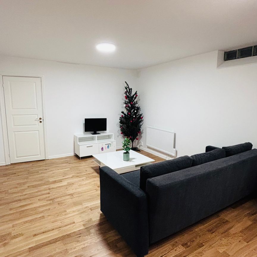 Plåtslagarvägen, Tullinge - Photo 1