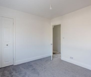 2 bedroom end of terrace house to rent - Photo 2