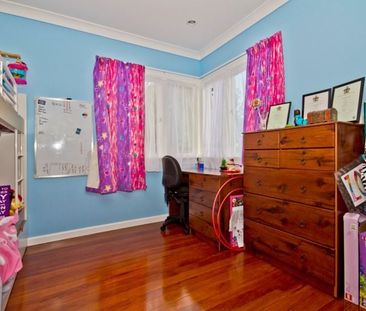 Prime location, Spacious and Stylish Family Home - Photo 5