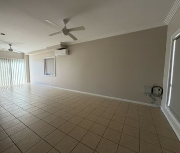 Immaculate 4 Bedroom Townhouse In a Convenient Location!! - Photo 6