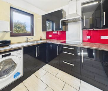 Price £850 pcm - Available Now - Unfurnished - Photo 5
