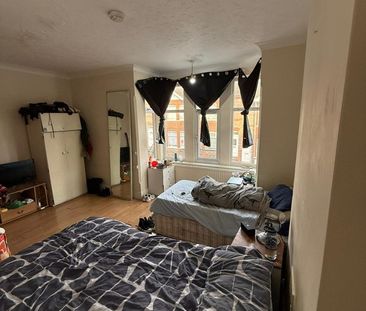 Room in a Shared House, Ashburnham Road, LU1 - Photo 4