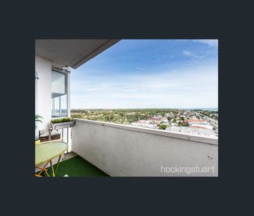 Super-sized, light-filled one-bedder with uninterrupted bay views - Photo 6