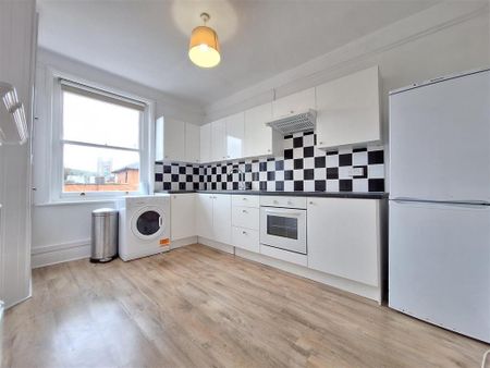 2 bedroom flat to rent - Photo 3