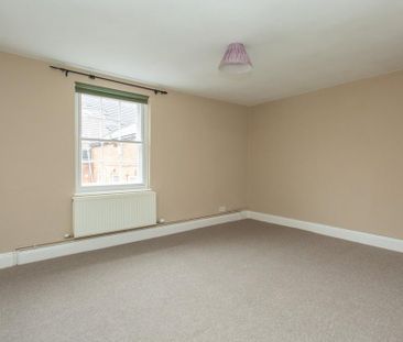 2 bedroom end of terrace house to rent - Photo 2