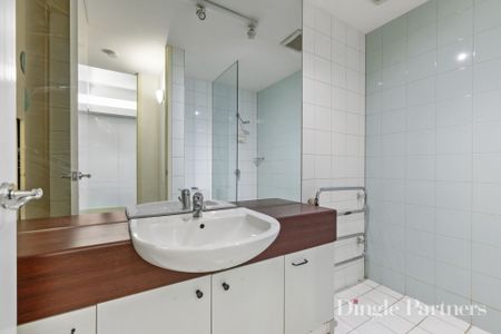 Stylish City Living! - Photo 4