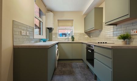 Gorgeous 4 bedroom property - Photo 4