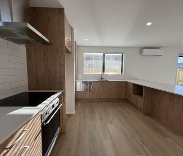 The most beautiful white brick townhouse - Photo 3