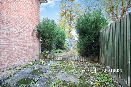 2 bedroom house to rent Hallam Close, Moulton, Northampton, NN3 - Photo 5