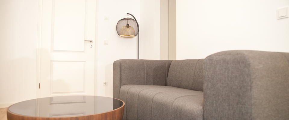 Frisch saniert!!! Tolle 2 Raumwohnung mit Balkon. - Photo 1