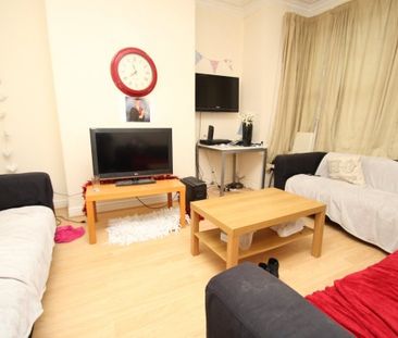 8 Bed - Winston Gardens, Headingley, Leeds - Photo 1