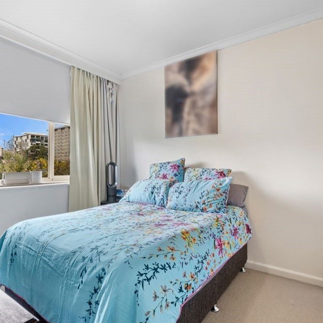 Chic South Yarra Living with Elevated Views and Unbeatable Convenience - Photo 1