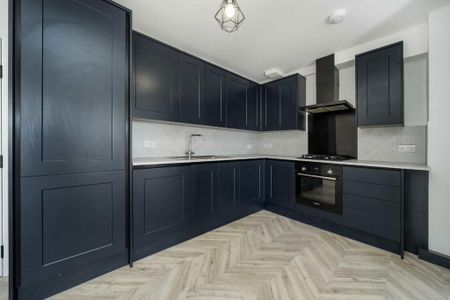 3 bedroom flat to rent - Photo 2