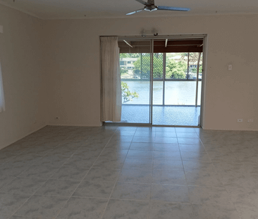 WATERFRONT FAMILY HOME ON MAIN RIVER - Photo 3