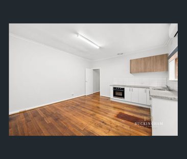 Rear/8 Hopkins Street, Greensborough, Vic 3088 - Photo 6