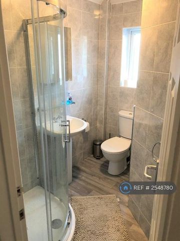 1 bedroom in a house share to rent - Photo 5